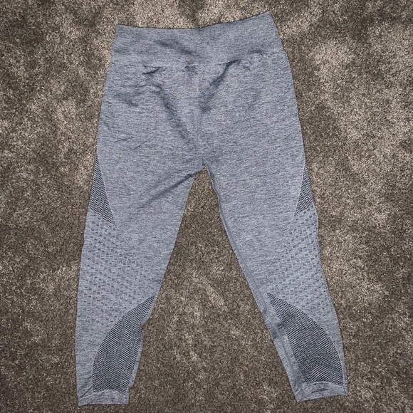 Fabletics capris - Picture 1 of 1